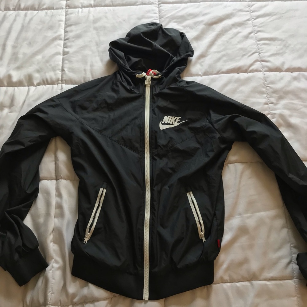 NIKE WINDBREAKER